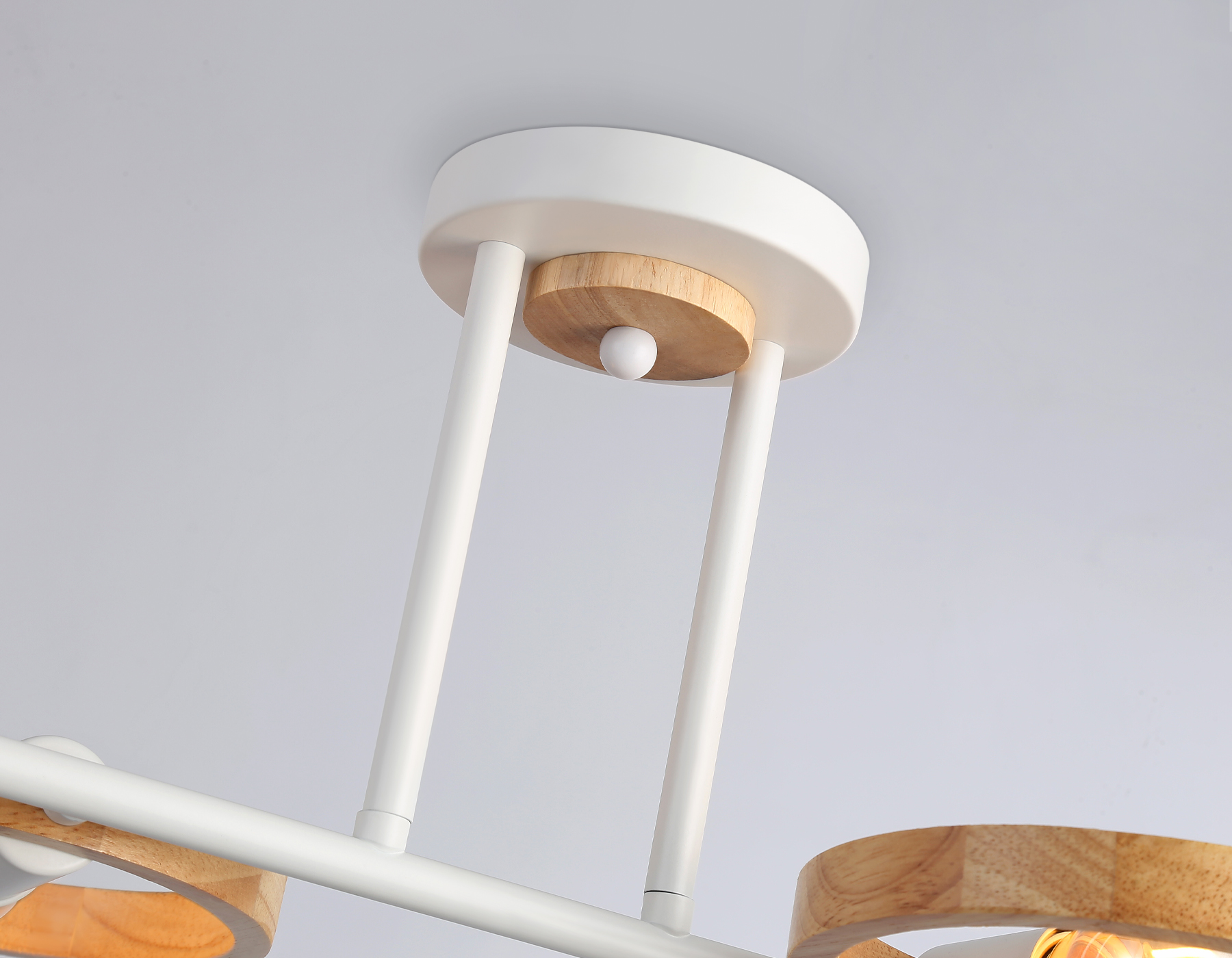 TR8247/4 WH/LWD белый/светлое дерево E27/4 max 40W 840*360*220