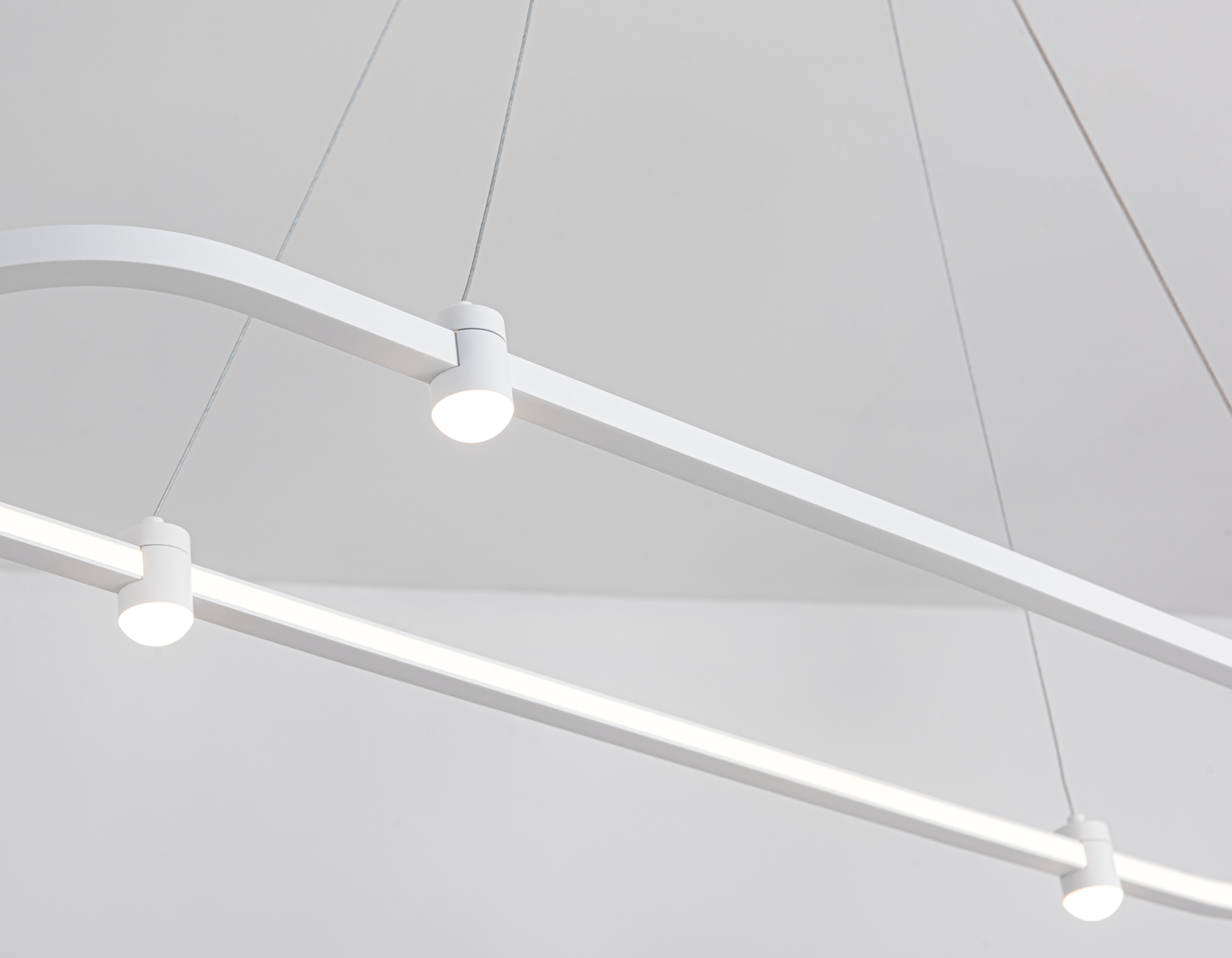 FL5588/1+4 WH белый 30W 3000K/4200K/6400K 1000*200*1300 (без ПДУ)