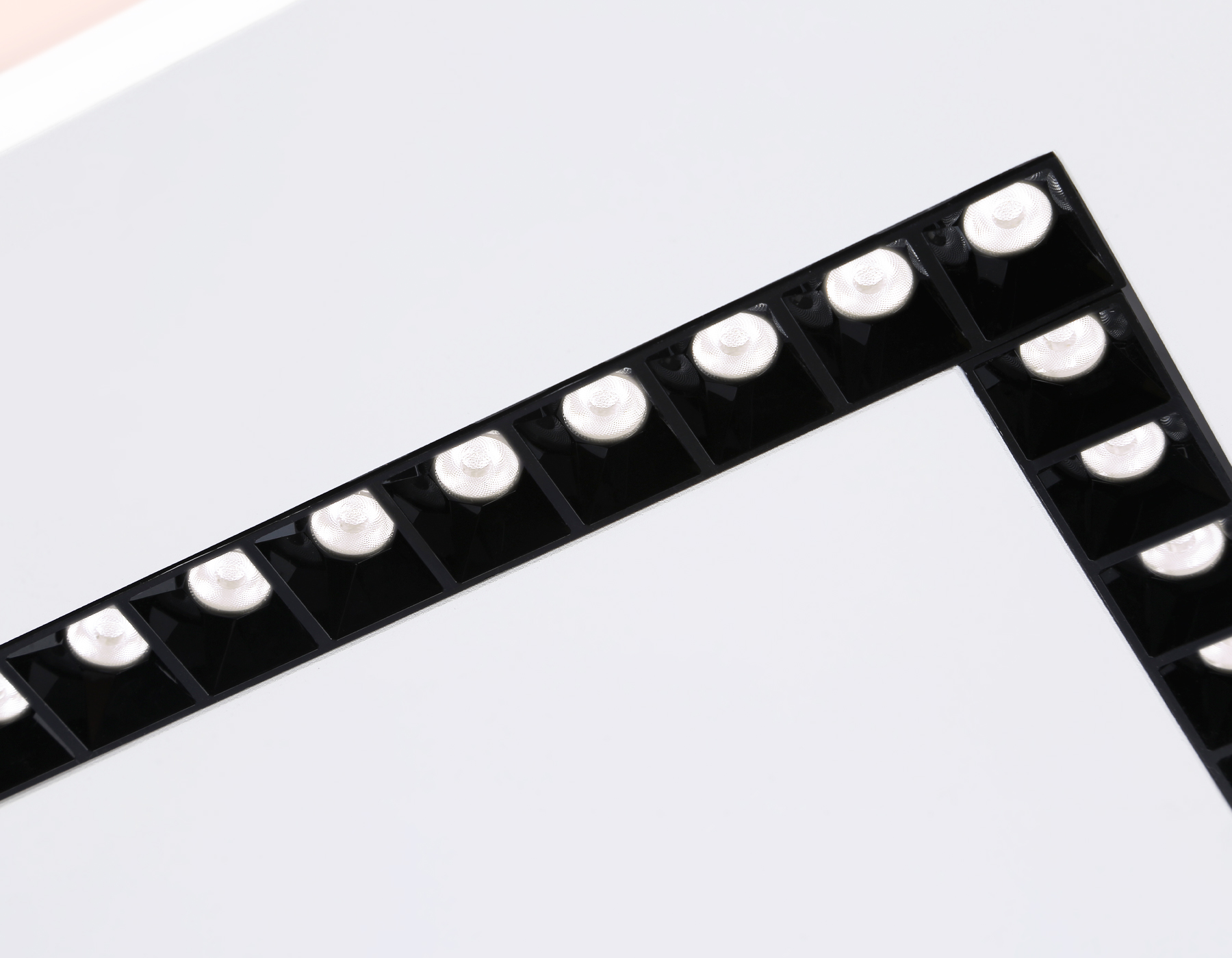 FL51415 WH белый 3000K/4200K/6400K 68W 488*488*40 (ПДУ ИК)