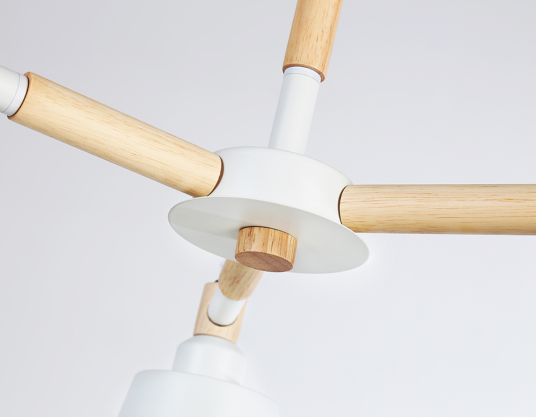 TR82204/3 WH/LW белый/светлое дерево E27/3 max 40W D560*430