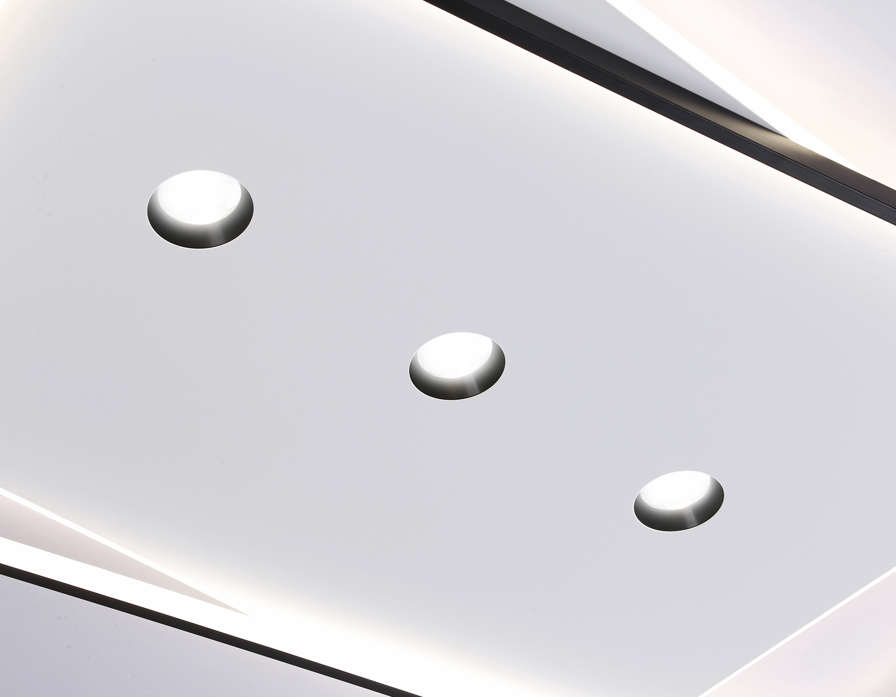 FL5066 WH/BK белый/черный 135W 3000K-6400K+4200K 1100*650*60 (ПДУ РАДИО 2.4G)