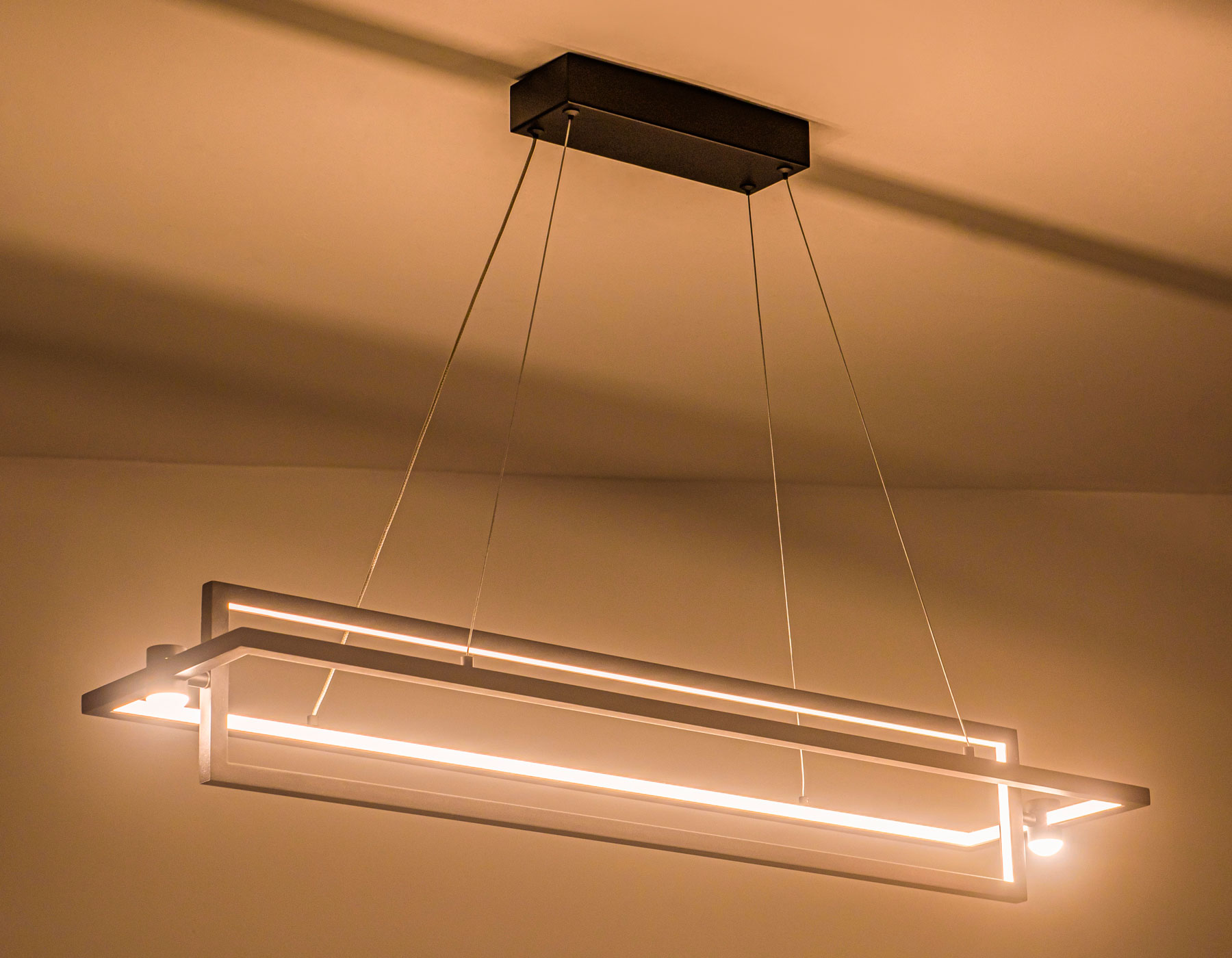 FL5737/2+2 BK черный 45W 3000K/4200K/6400K 900*220*1300 (без ПДУ)