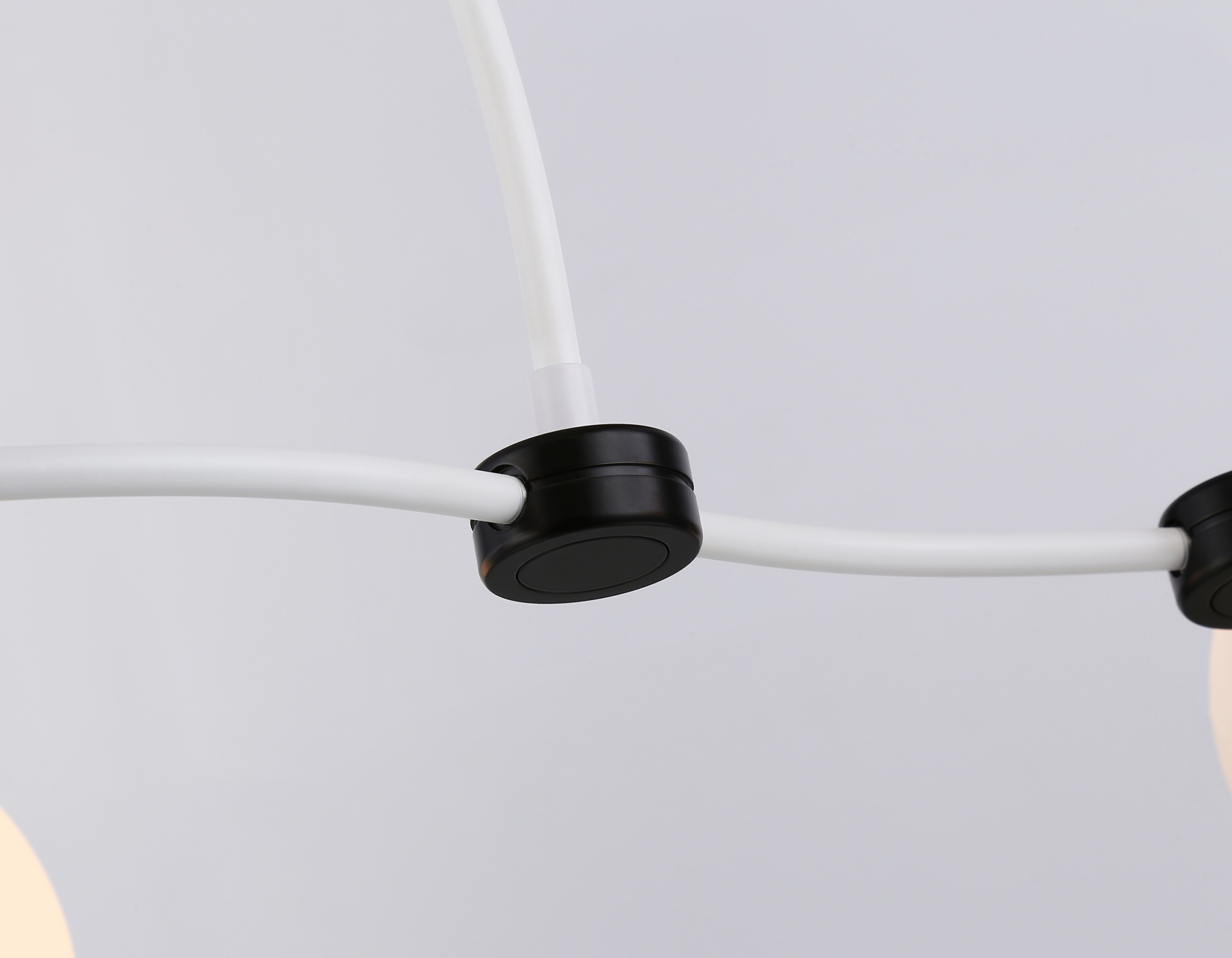 TR2546/5 WH/BK белый/черный E27/5 max 60W 950*600*450