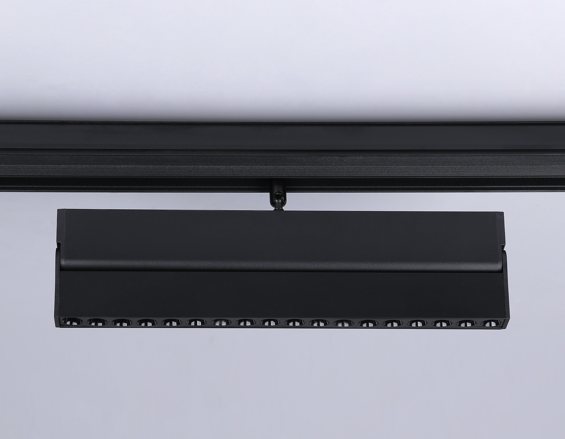 GL4081 BK черный 18W 4200K 48V 24° 325*22*45