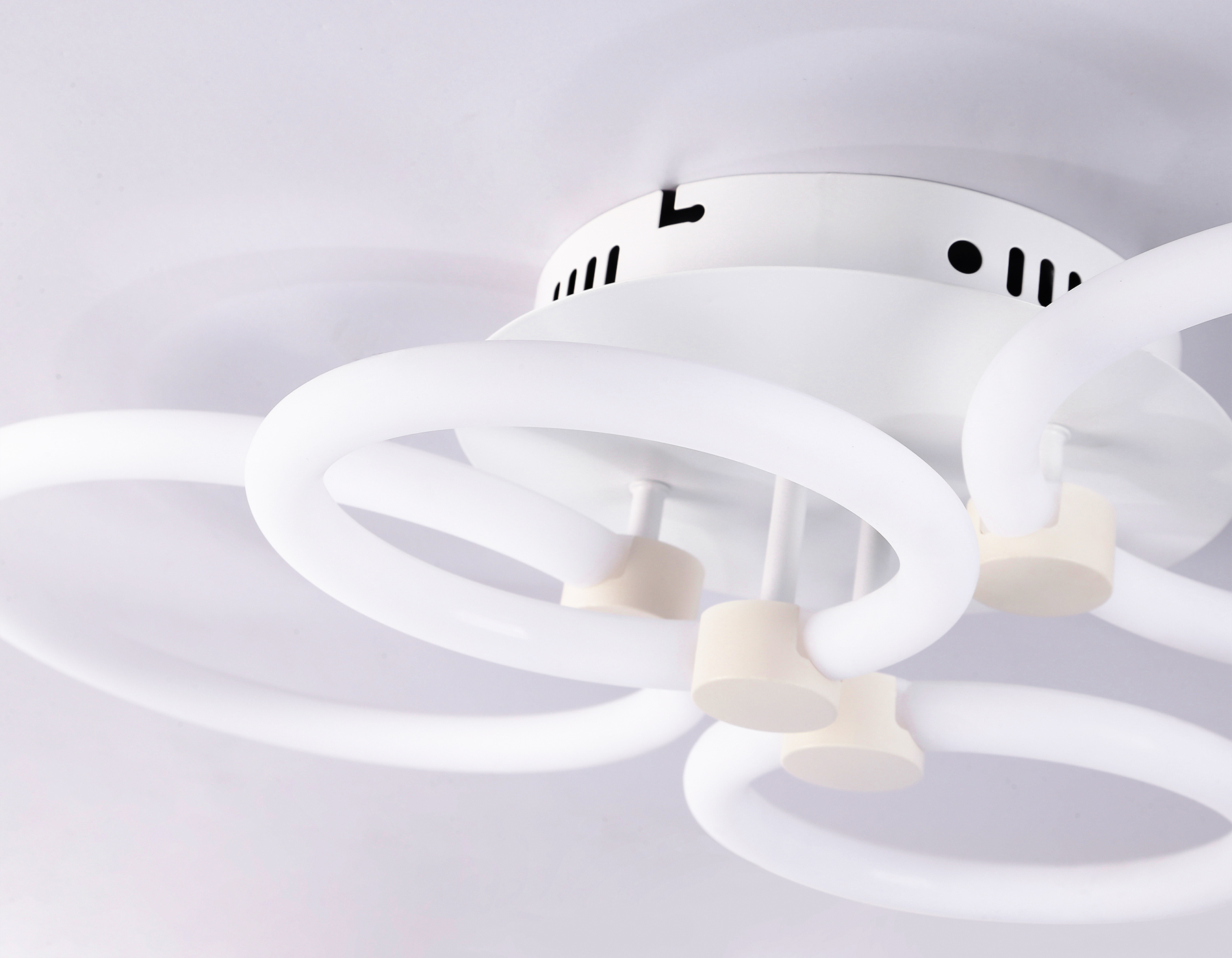 FA3811/2+2 WH белый 3000K-6400K 82W 620*420*130 (ПДУ ИК)