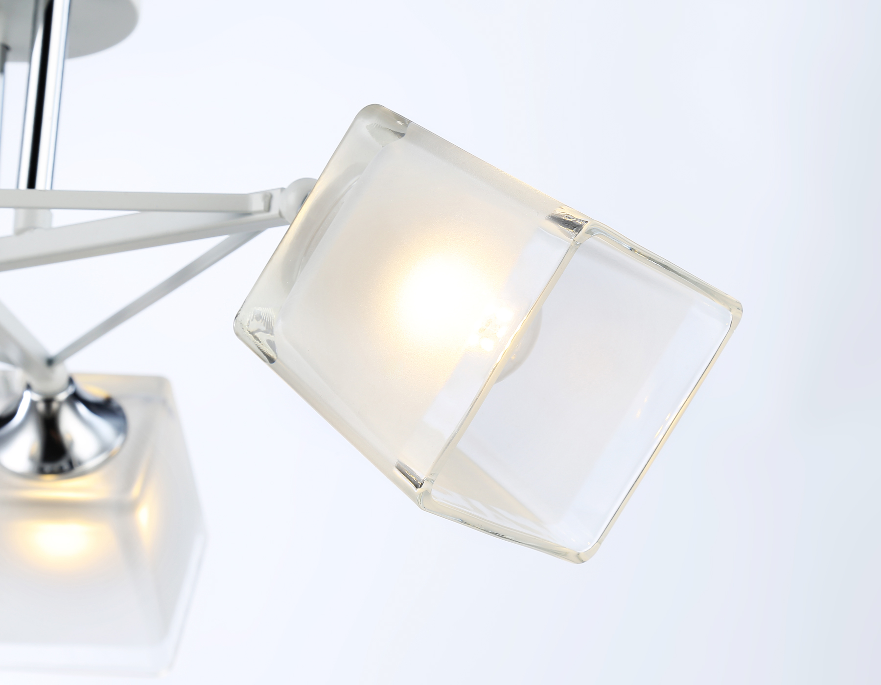 TR303071/3 WH/CH/FR белый/хром/белый матовый E27/3 max 40W D560*250