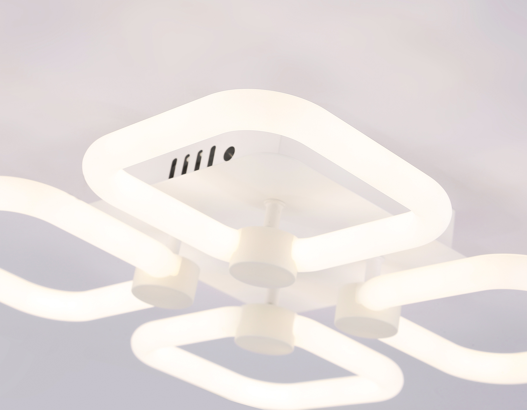 FA3819/4 WH белый 3000K-6400K 67W 380*380*90 (ПДУ ИК)