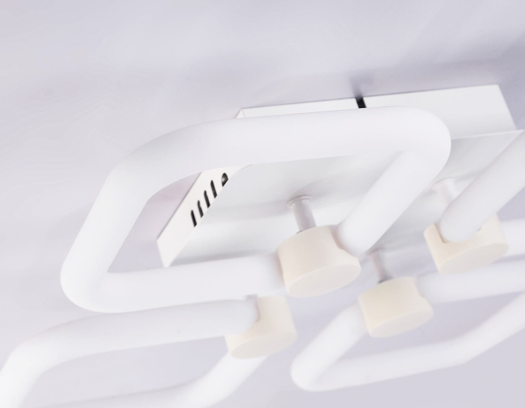 FA3819/4 WH белый 3000K-6400K 67W 380*380*90 (ПДУ ИК)