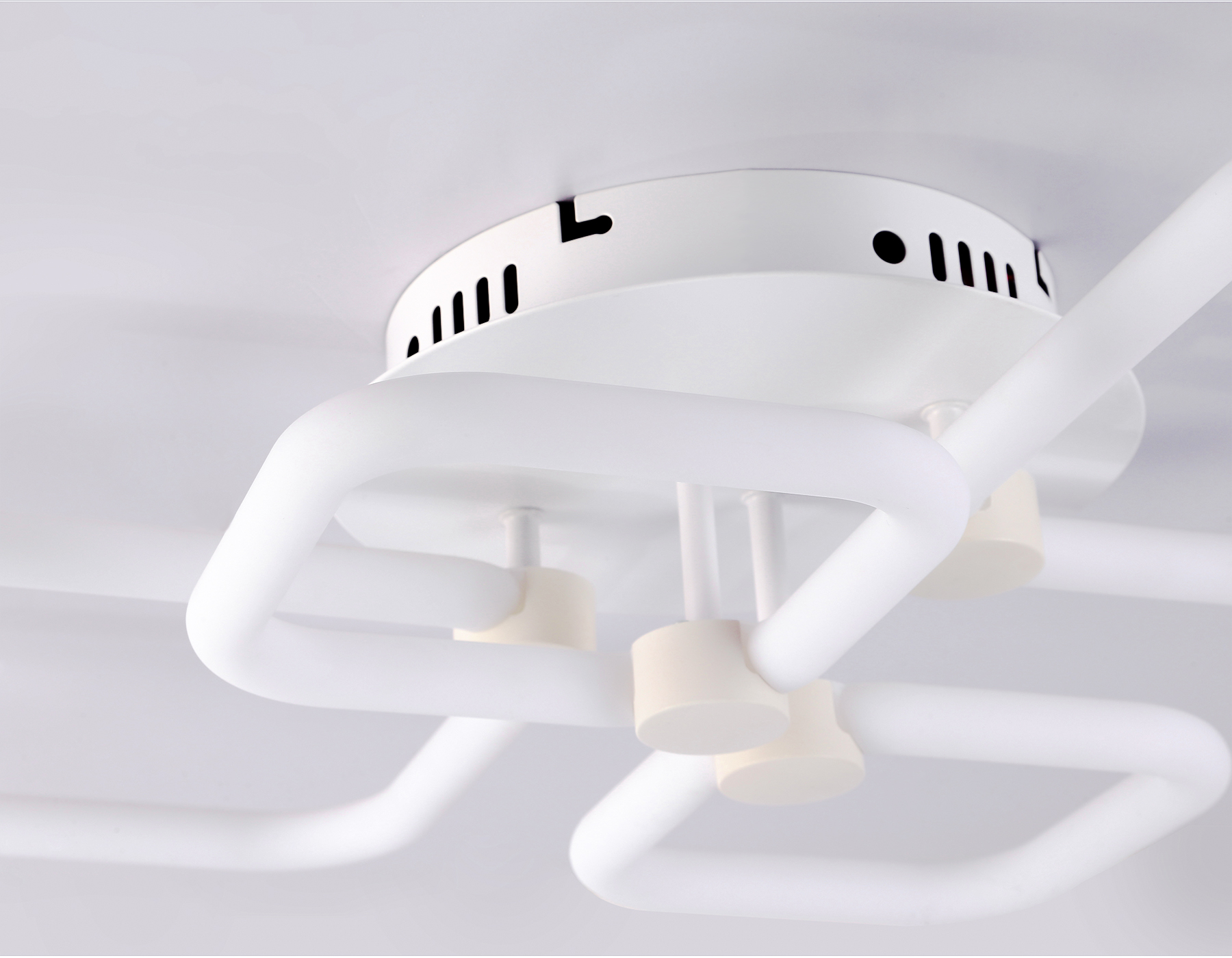 FA3822/4 WH белый 3000K-6400K 86W 720*430*130 (ПДУ ИК)