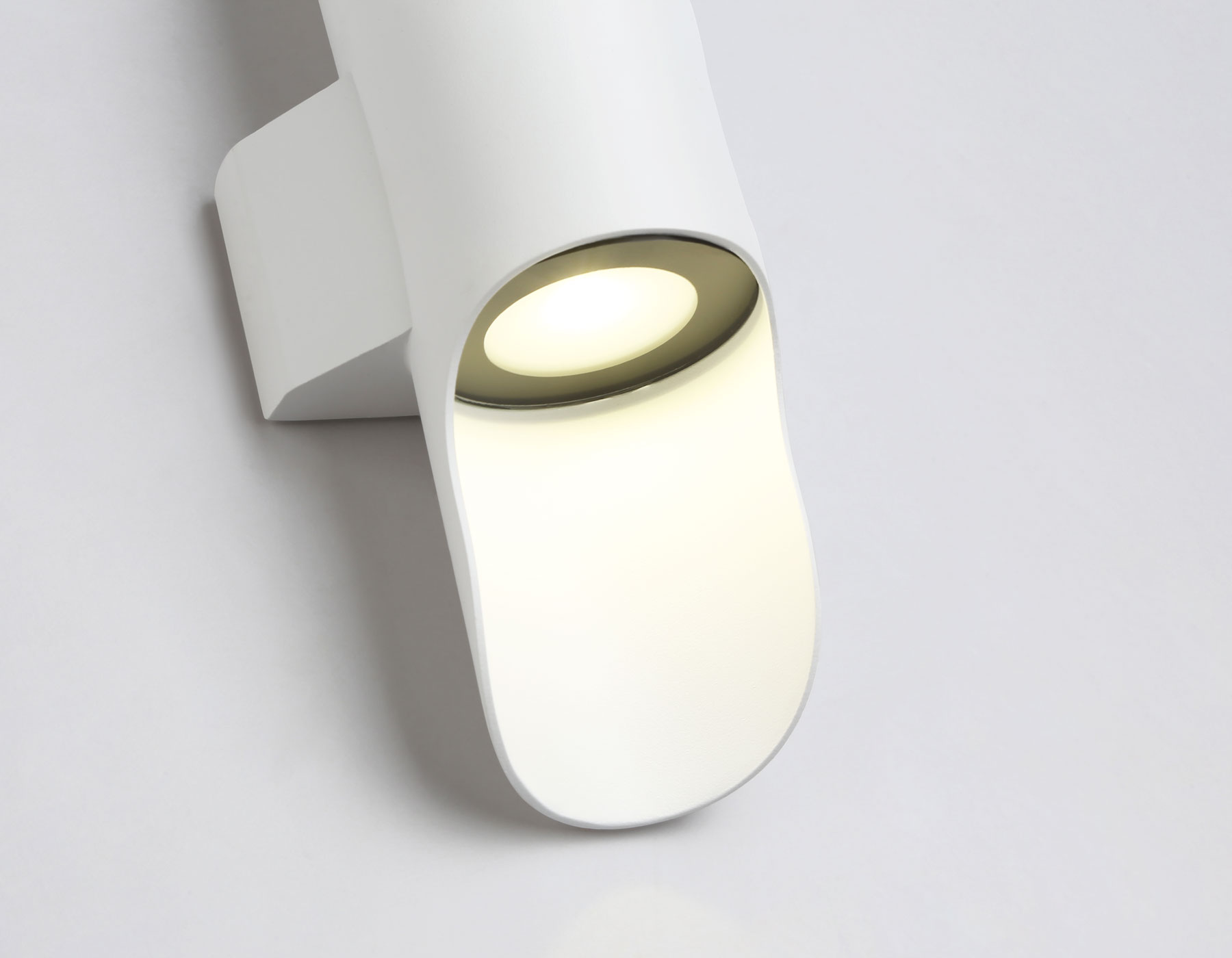 ST4533 WH белый LED 4200K 8W IP54 220*66*100