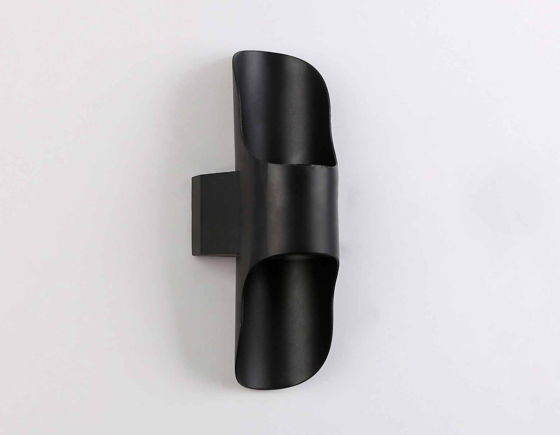 ST4535 BK черный LED 4200K 8W IP54 220*66*100