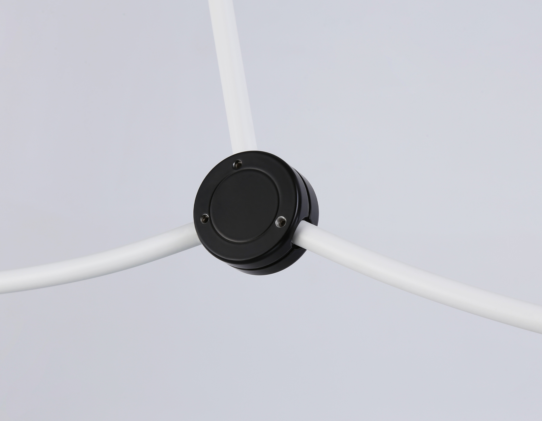 TR2566/3 WH/BK белый/черный E27/3 max 60W 1130*150*540