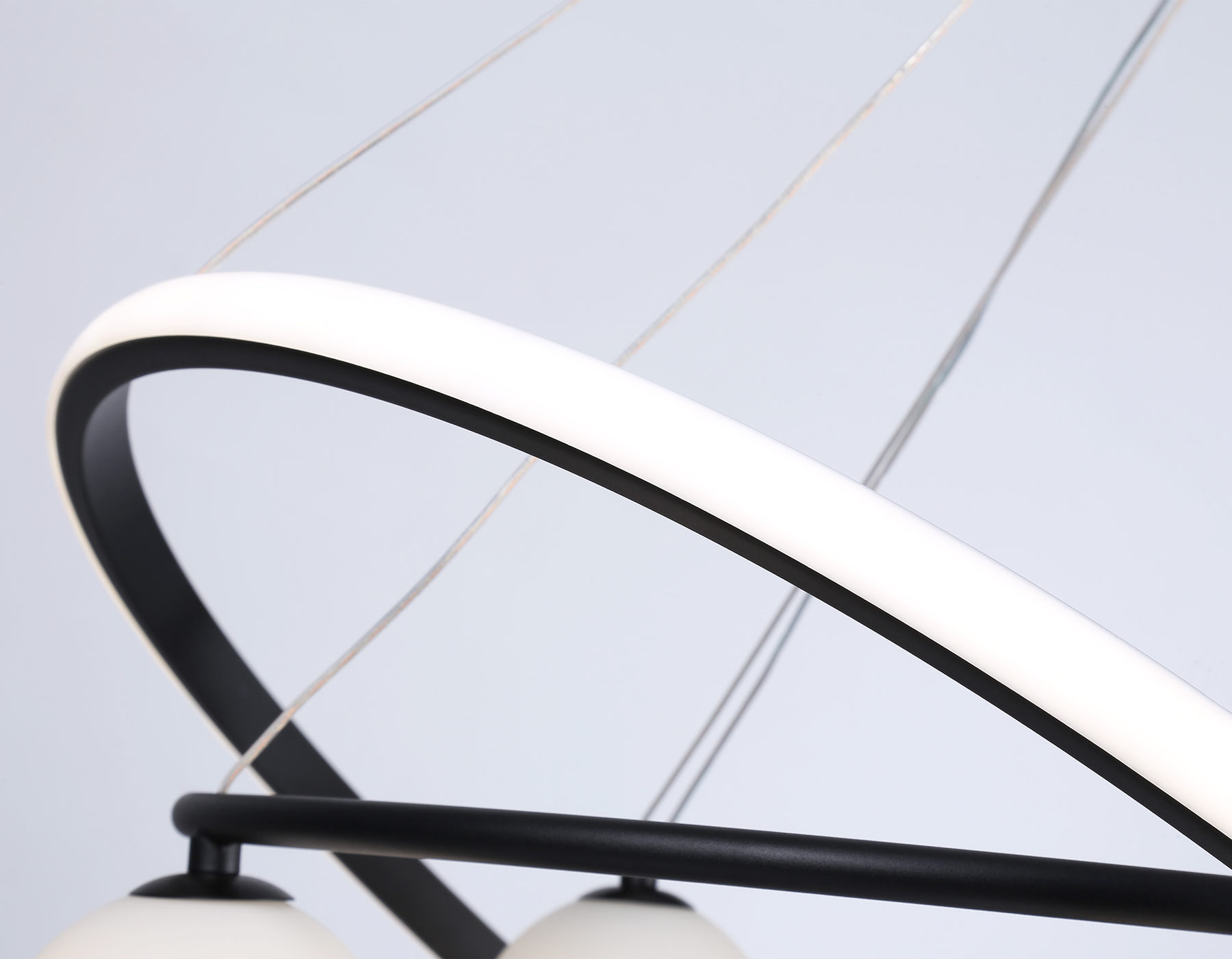 FL66323/1+4 BK черный 69W 3000K-6400K+G9/4 D600/400*1200 (ПДУ ИК)