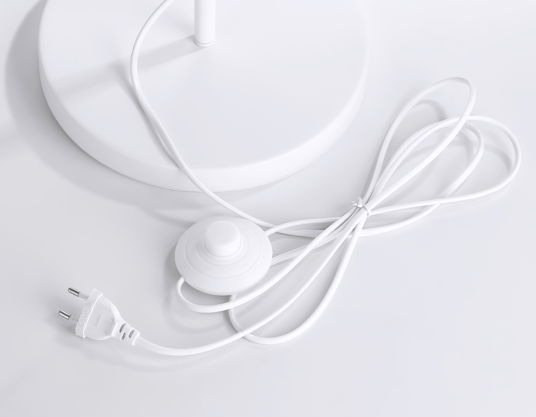 TR8154/3 WH белый E27*3 max 40W D370*1530