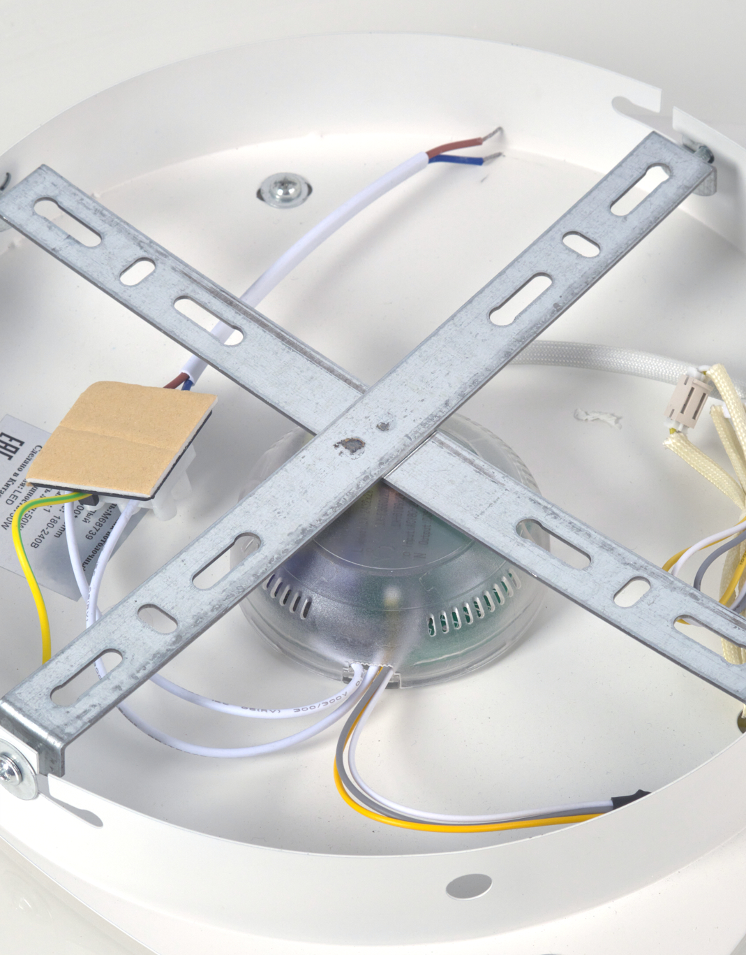 Потолочный светильник M68739-500 50W WT 000028917