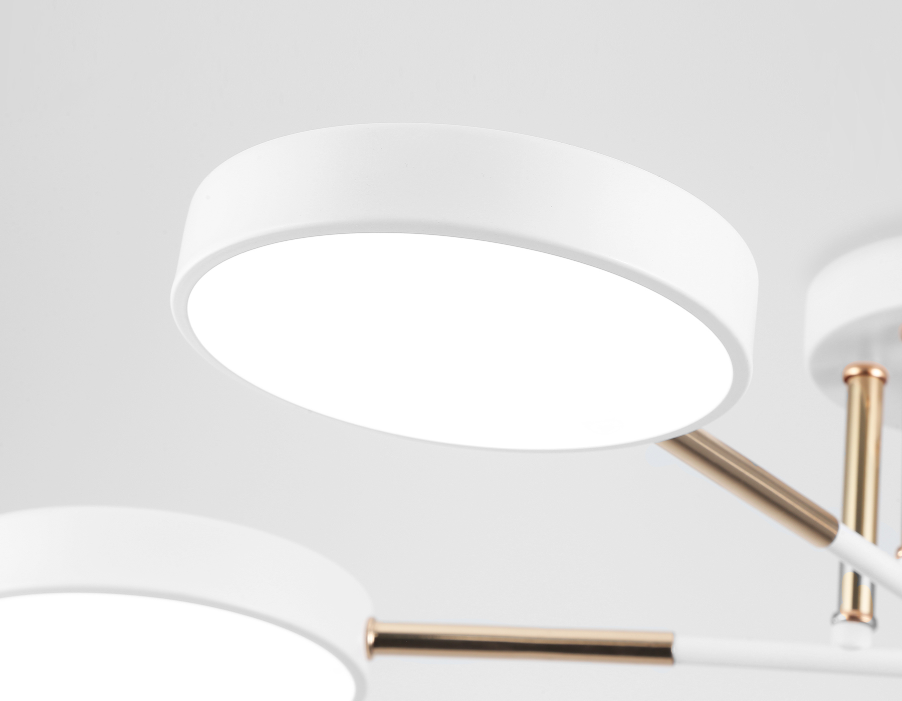 FL516331/4 WH/FGD белый/золото 72W 3000-6000K 610*410*140 (без ПДУ)