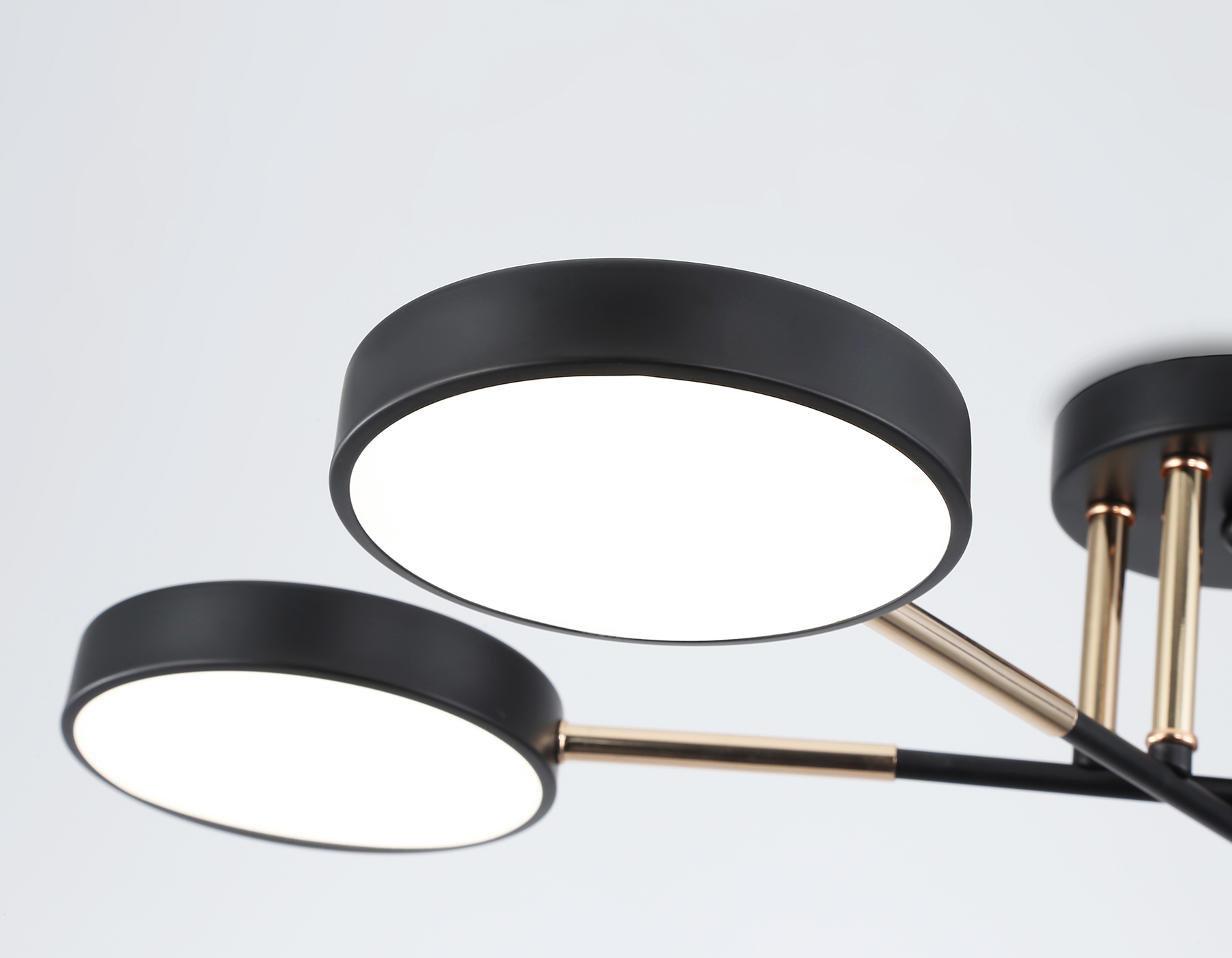 FL516332/4 BK/FGD черный/золото 72W 3000-6000K 610*410*140 (без ПДУ)