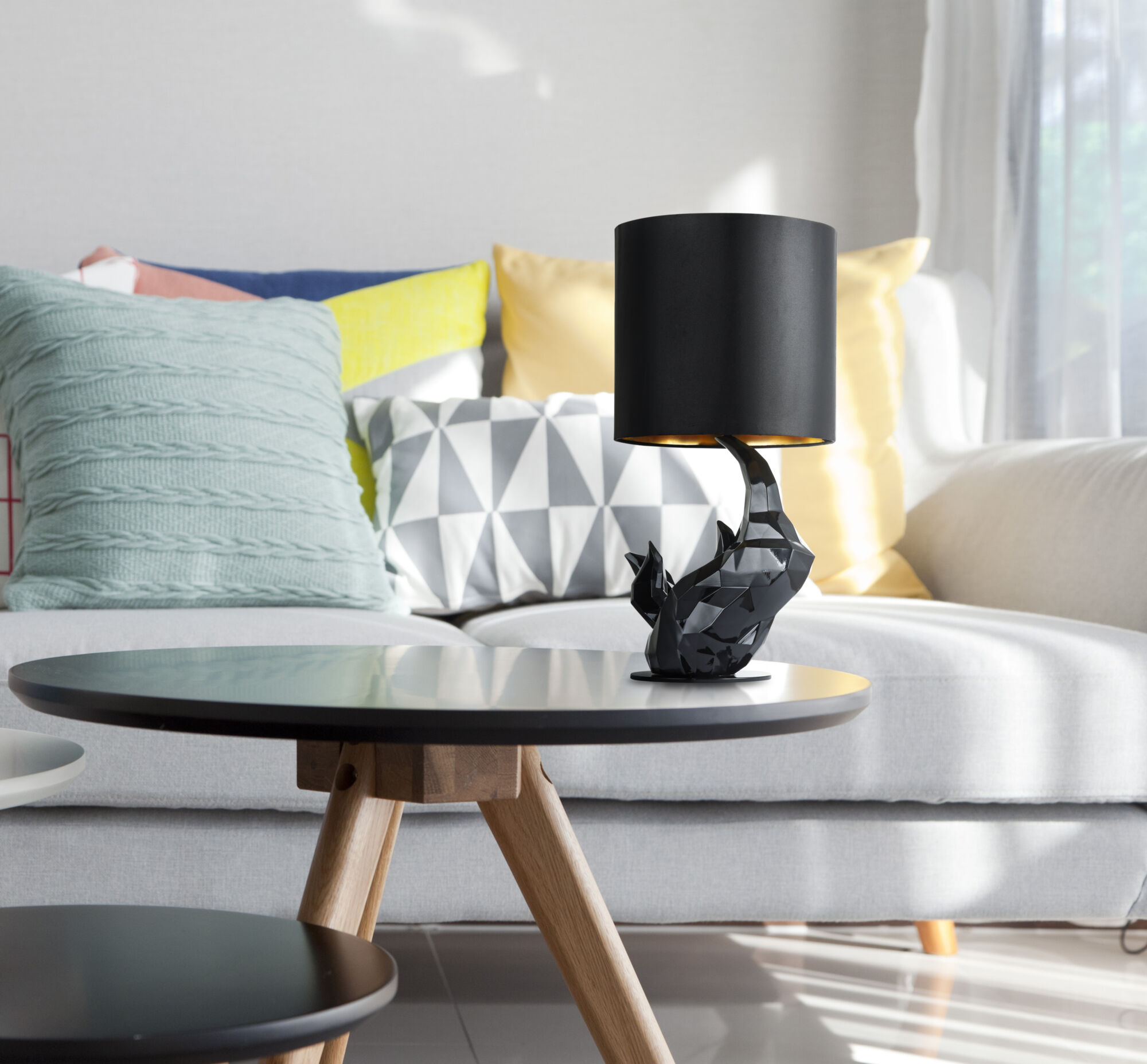 Настольный светильник Maytoni MOD470-TL-01-B