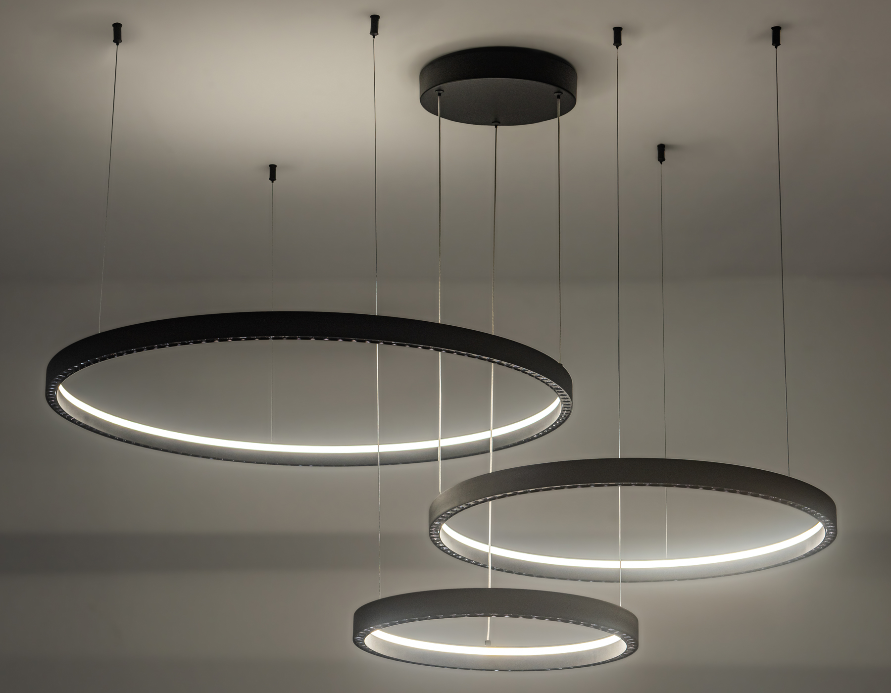 FL5882/3 BK черный 90W 3000K/4200K/6400K D800/600/400*1070 (без ПДУ)