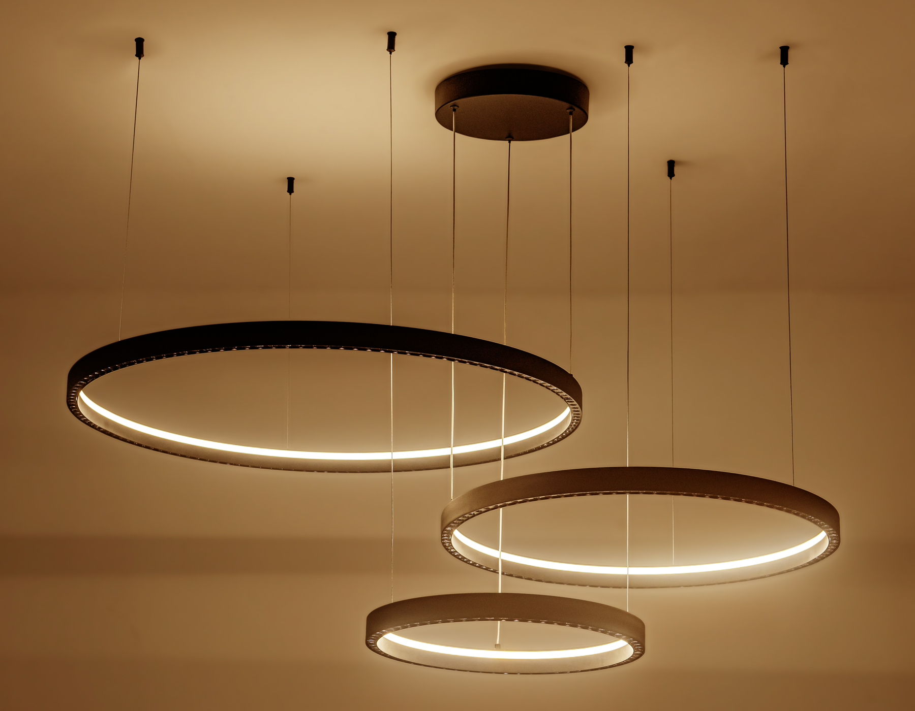 FL5882/3 BK черный 90W 3000K/4200K/6400K D800/600/400*1070 (без ПДУ)