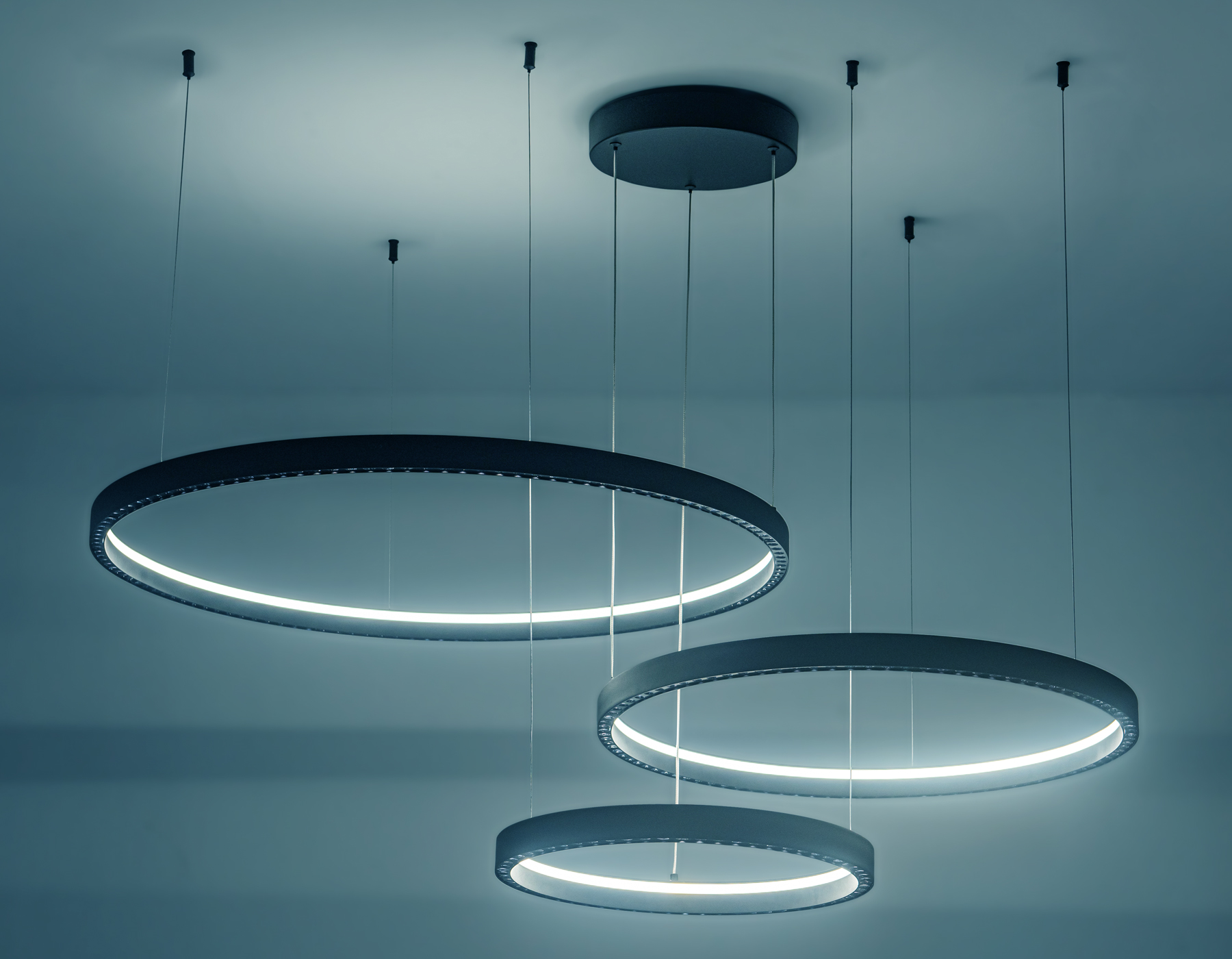 FL5882/3 BK черный 90W 3000K/4200K/6400K D800/600/400*1070 (без ПДУ)