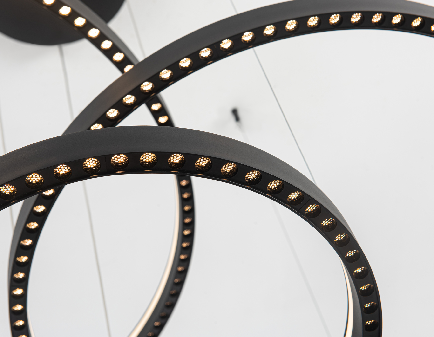 FL5882/3 BK черный 90W 3000K/4200K/6400K D800/600/400*1070 (без ПДУ)