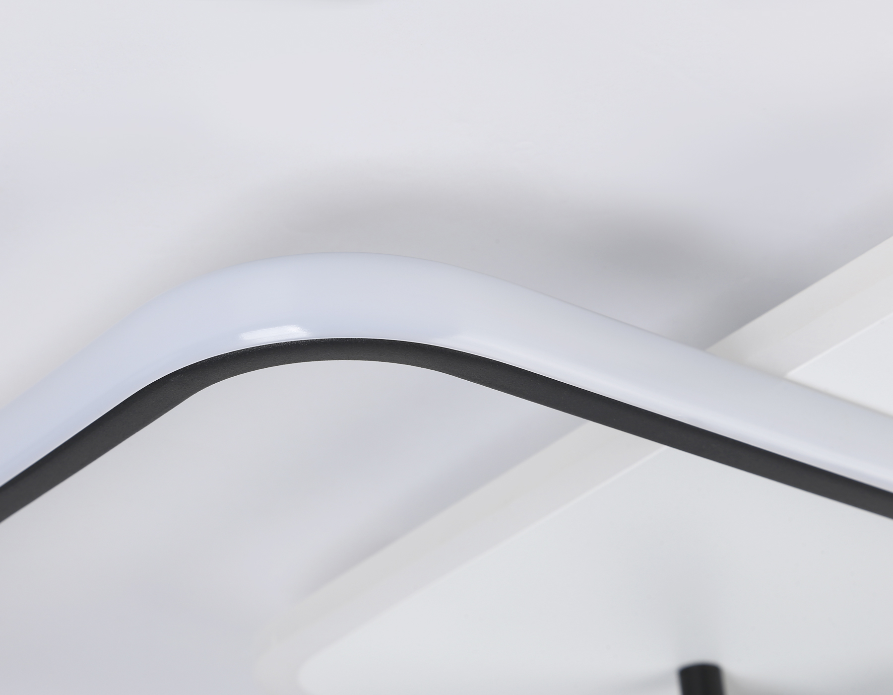 FL5120/3+1 WH/BK 83W белый/черный 3000K/4200K/6400K+4200K 517*482*110 (ПДУ ИК)