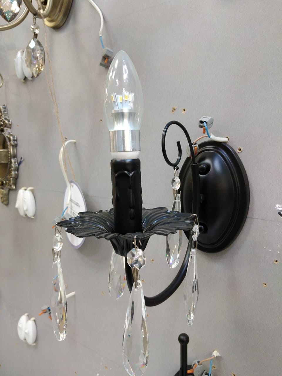 Настенный светильник PL3901-1W BK 000067348