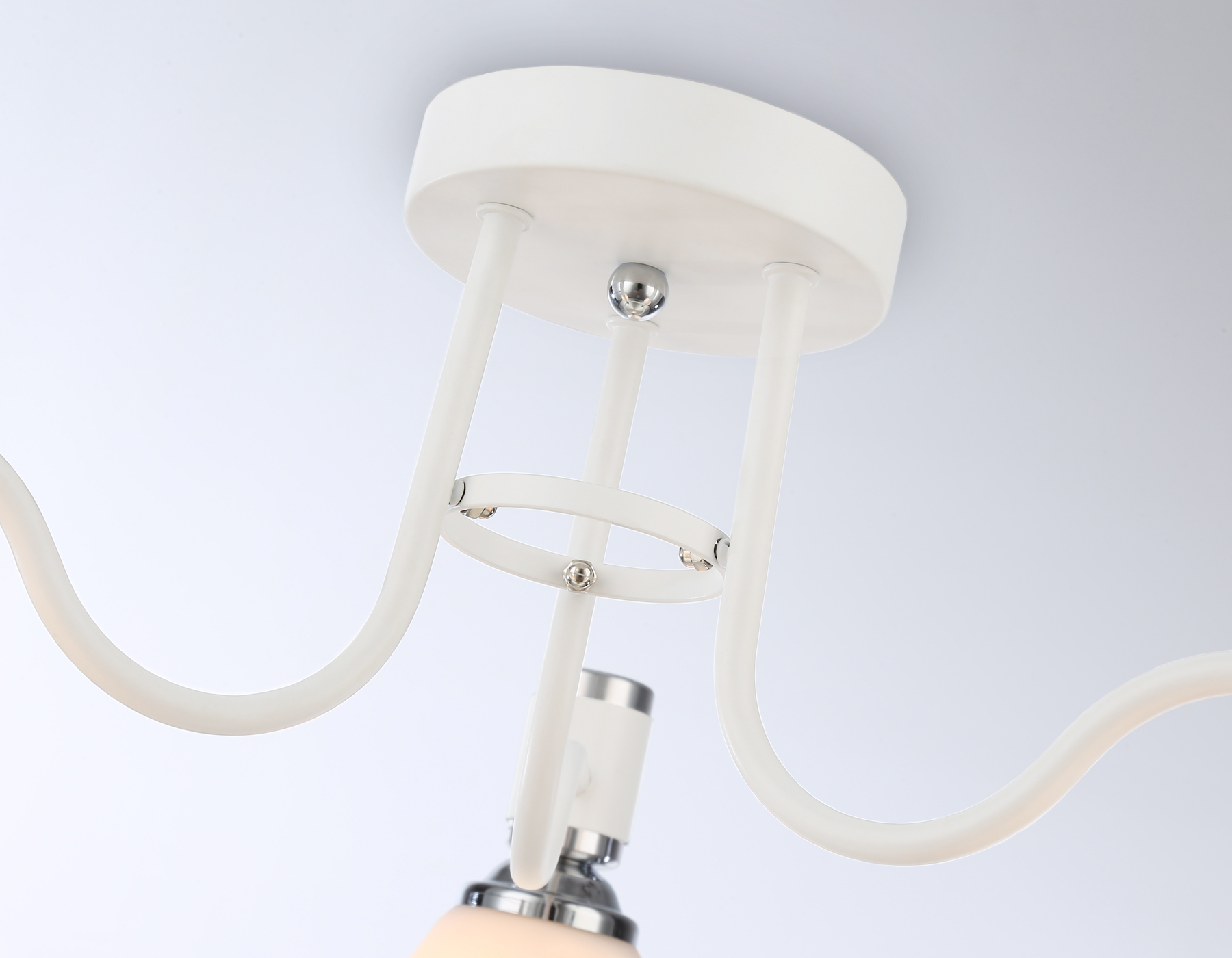 TR303302/3 WH/CH/FR белый/хром/белый матовый E27*3 max 60W D600*270