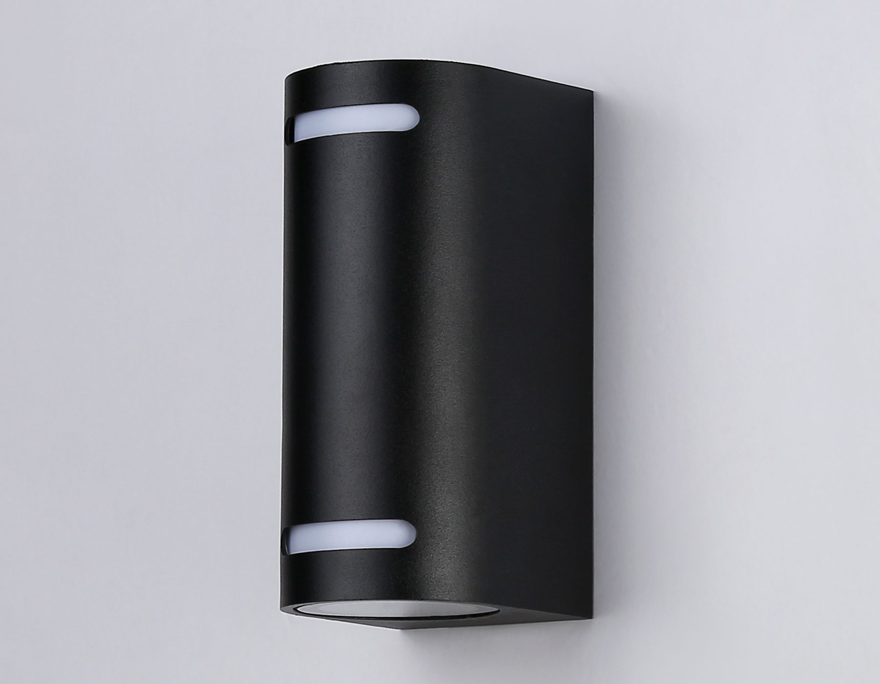 ST3744/2 BK черный IP54 GU10/2 max 35W 150*68*92