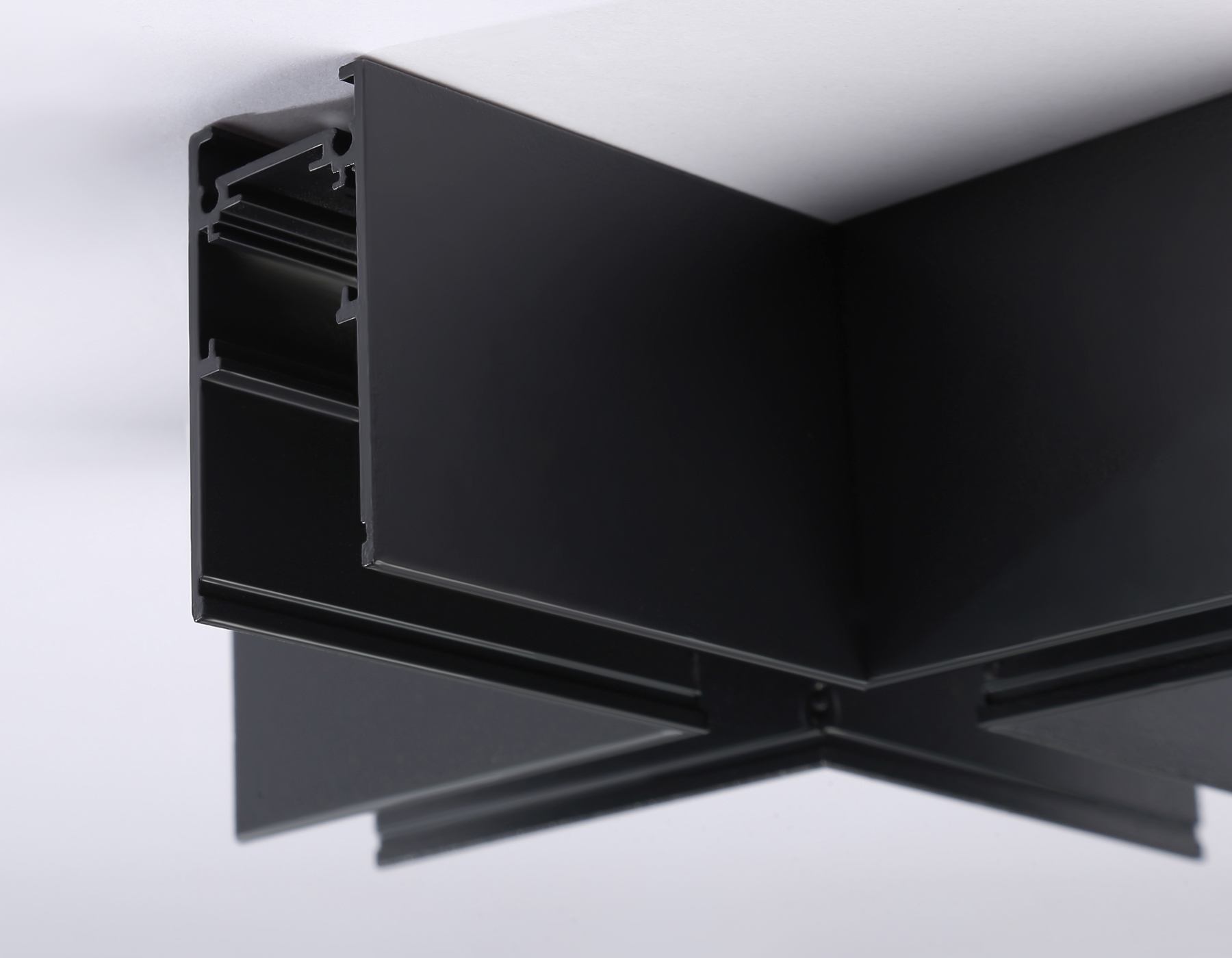 GL3376 BK черный коннектор X-образный для накладного шинопровода 170*170*53.7