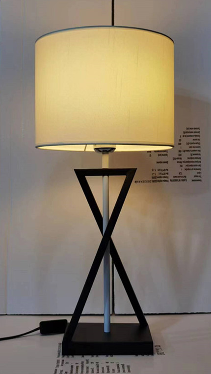 Настольная лампа TL9900-1 BK 000059599