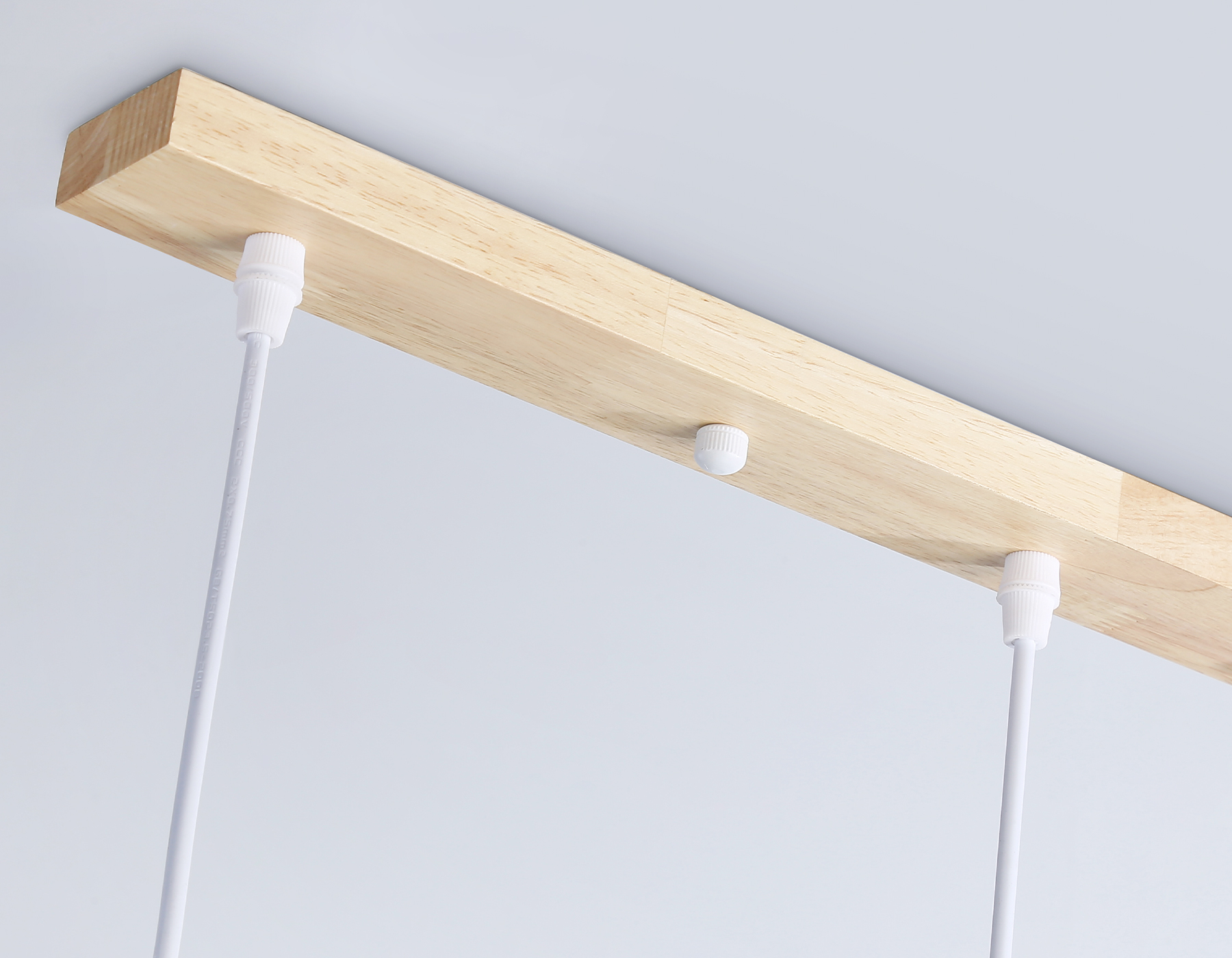 TR83135/3 LW/FR светлое дерево/белый матовый E27/3 max 40W 640*180*1040