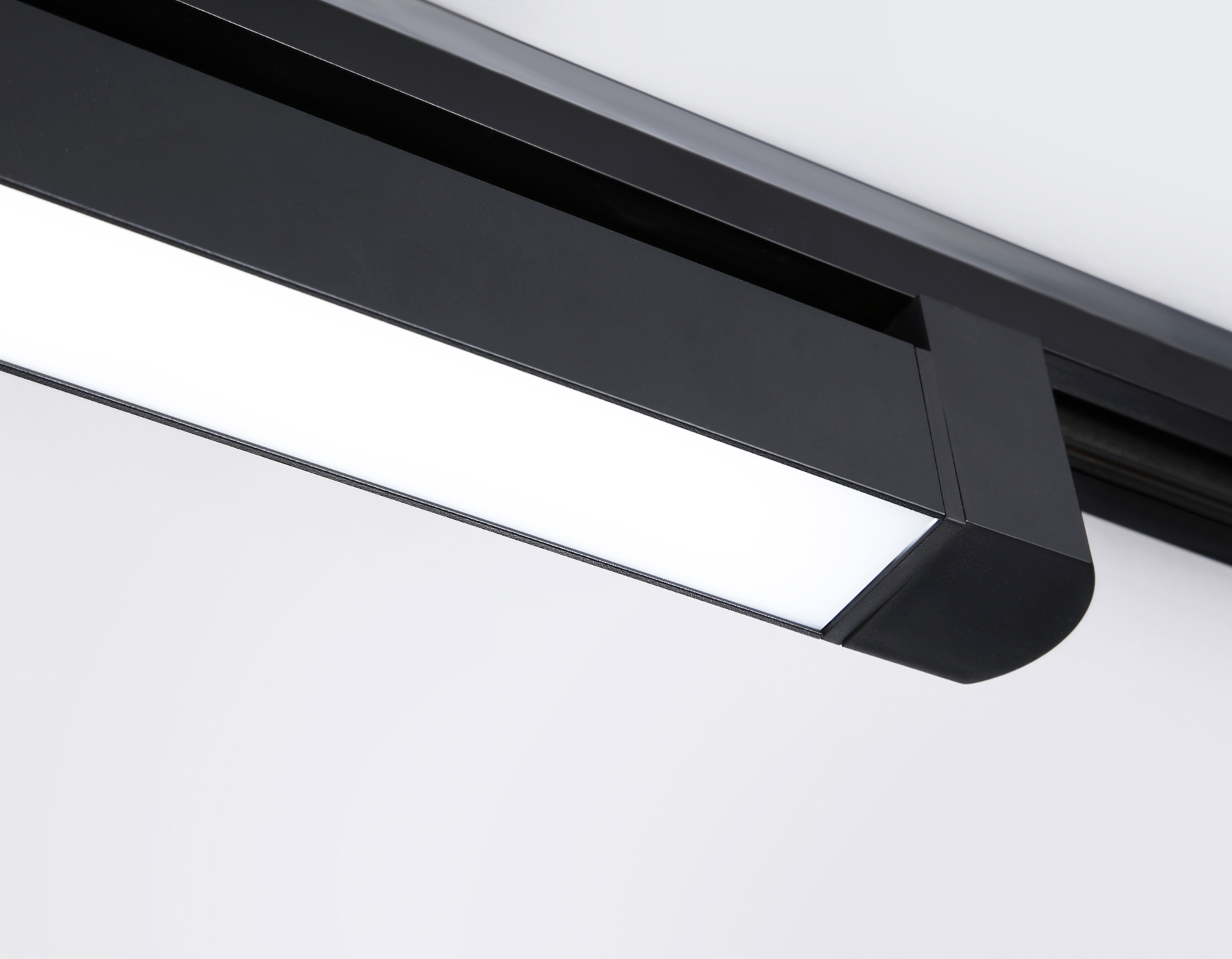 GL6745 BK черный IP20 40W 4200K 590*35*57