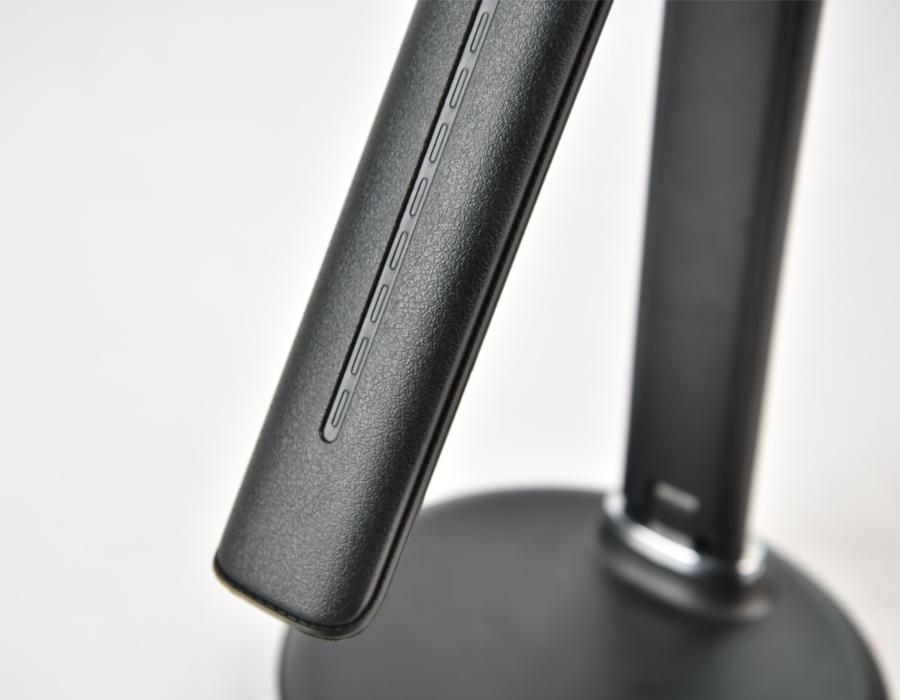 DE521 BK черный LED 3000-6400K 8W