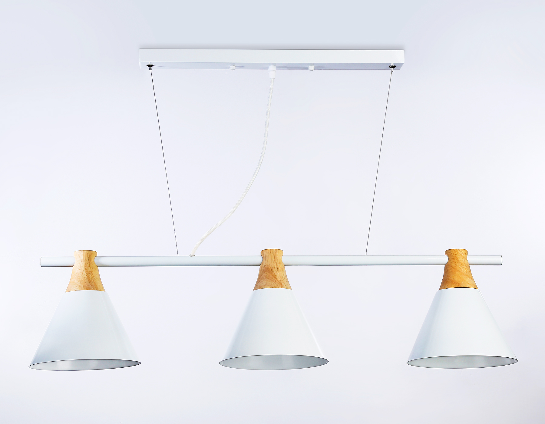 TR8196/3 WH/LW белый/светлое дерево E27*3 max 40W 880*200*1010