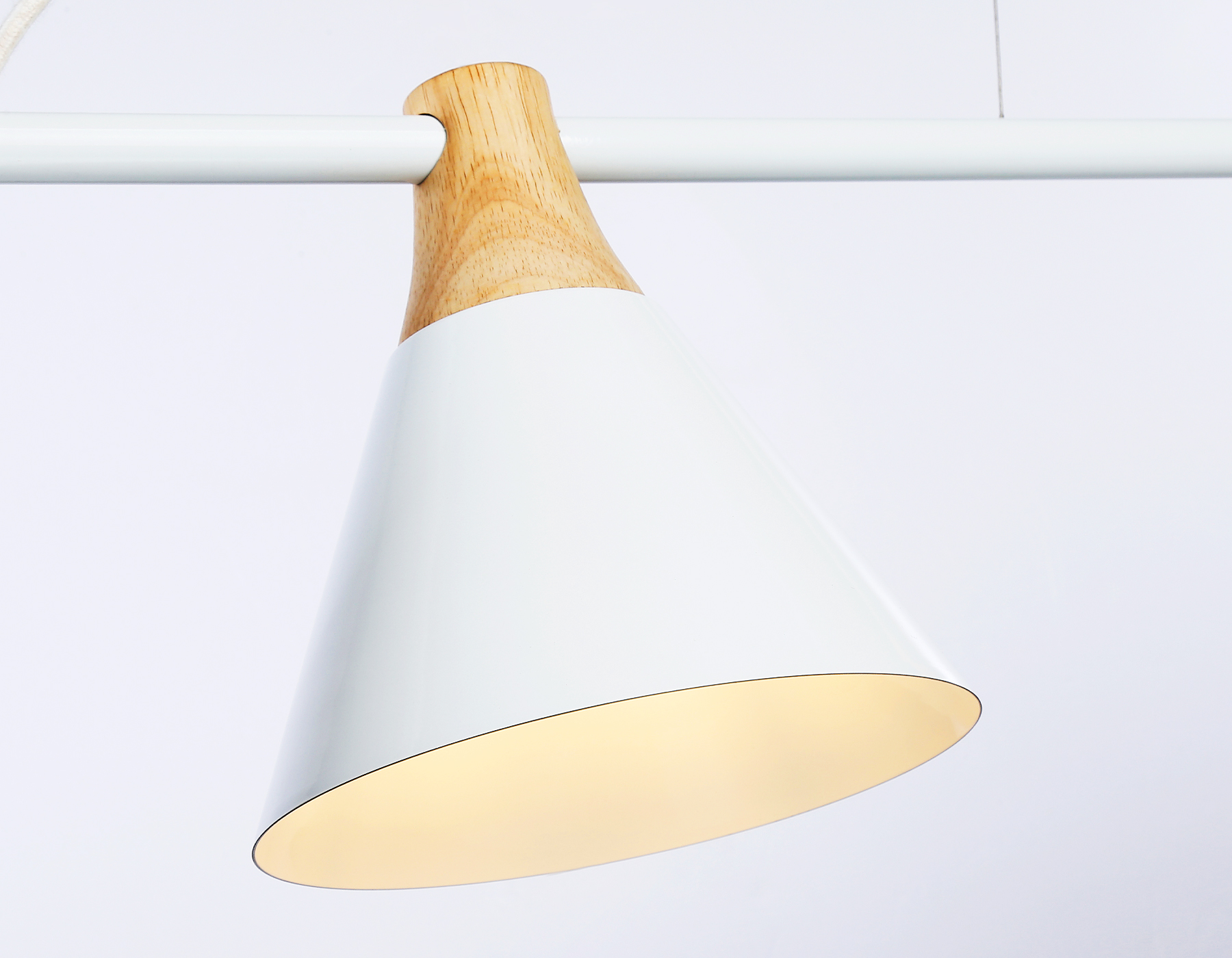 TR8196/3 WH/LW белый/светлое дерево E27*3 max 40W 880*200*1010