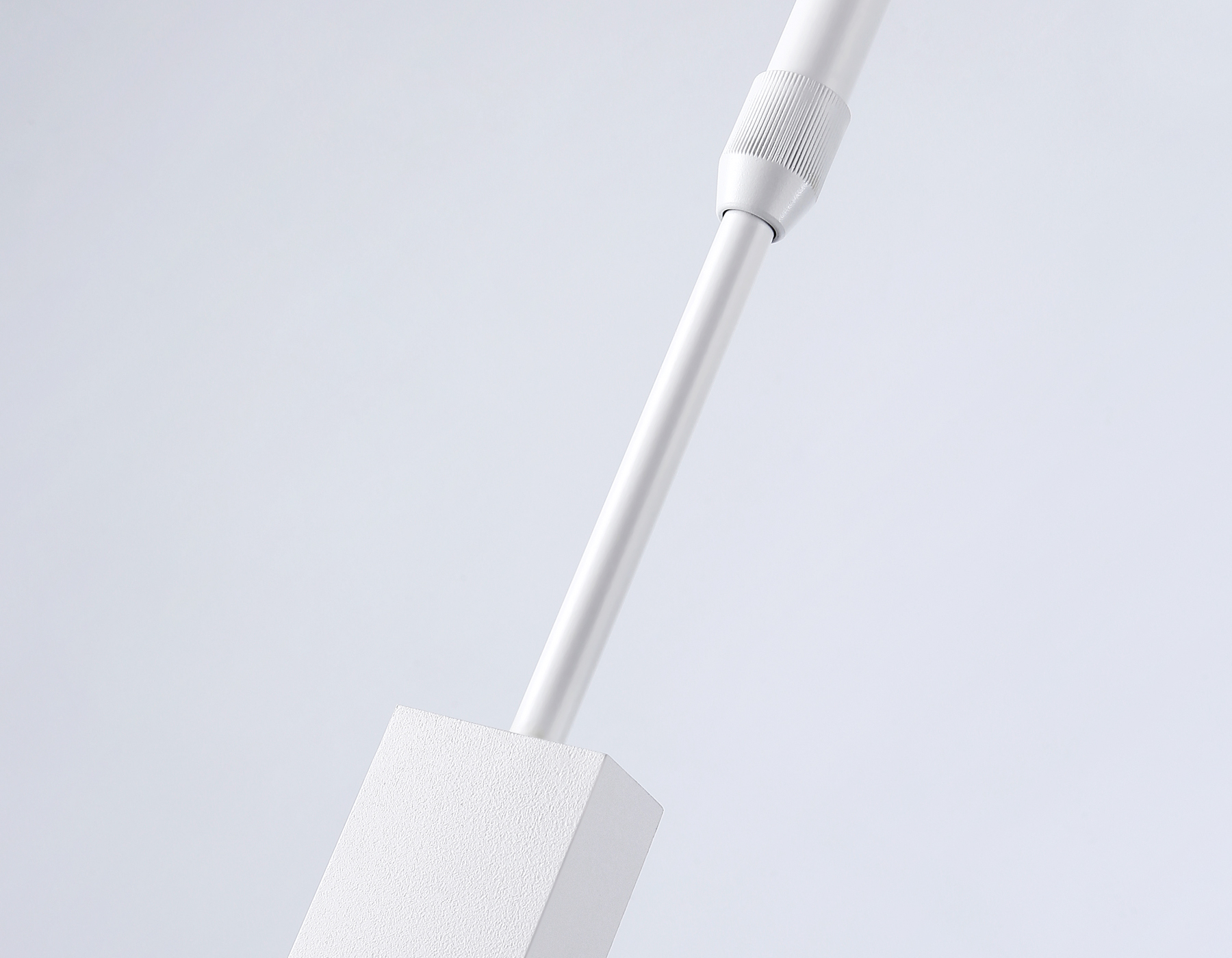 FA6666 WH белый 42W 3000K-6400K 640*30*900 (Без ПДУ)