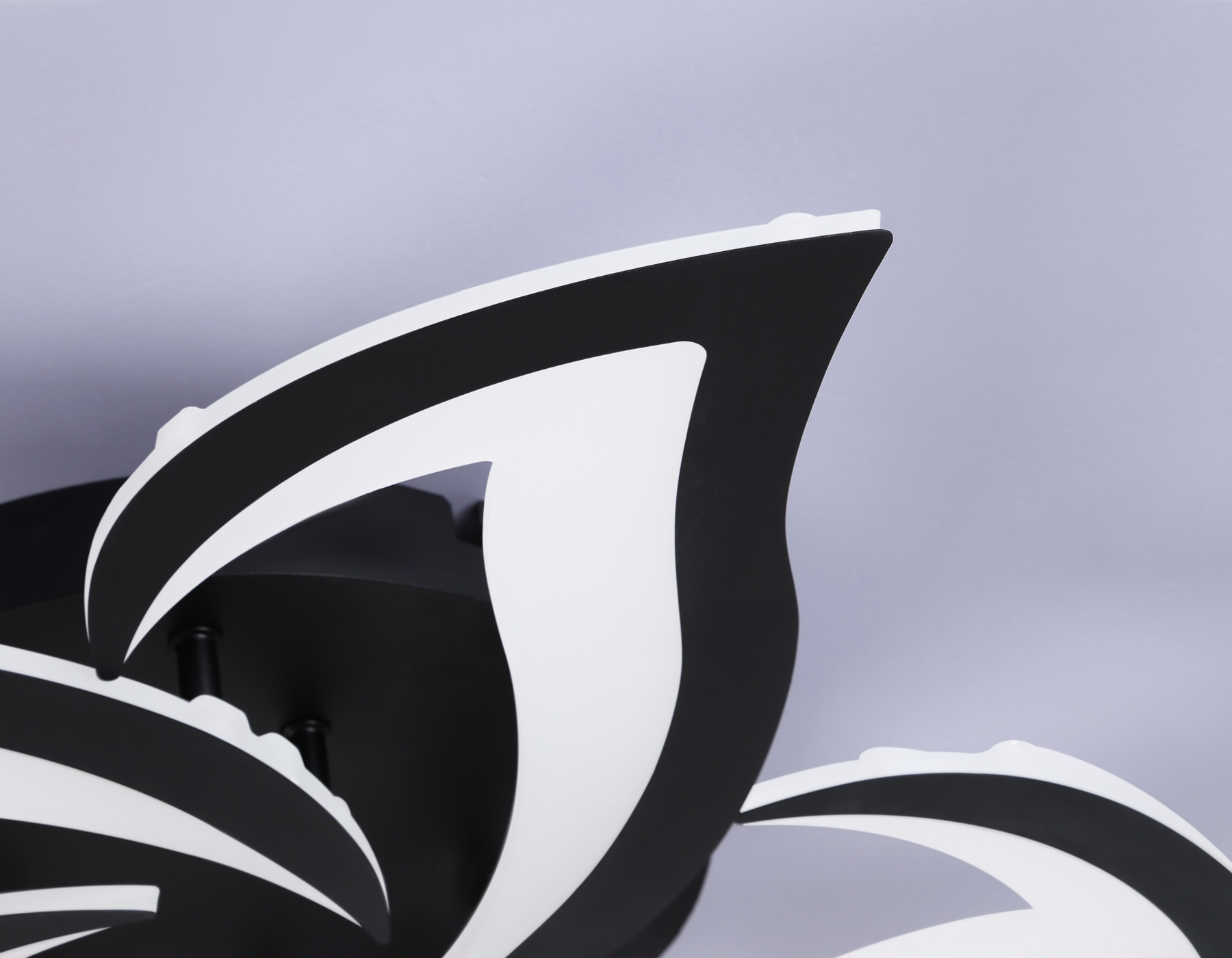 FA4472/5 BK белый 56W 3000K/4200K/6400K D640*80 (ПДУ ИК)